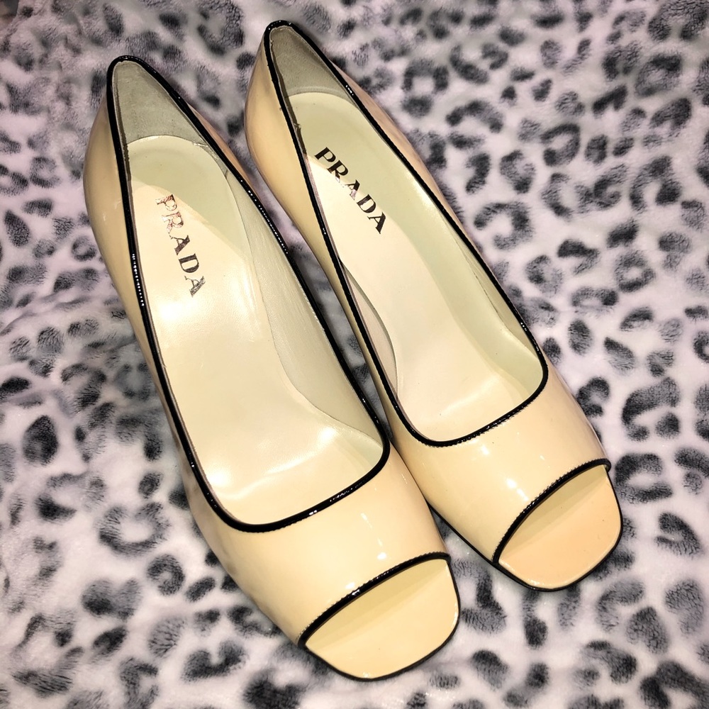 Prada Calzature Donna classic peep toe pumps NEW